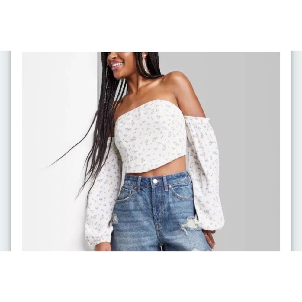 Davi & Dani Floral Smocked Peplum Ruffle Top Women's Size Medium Blouse.